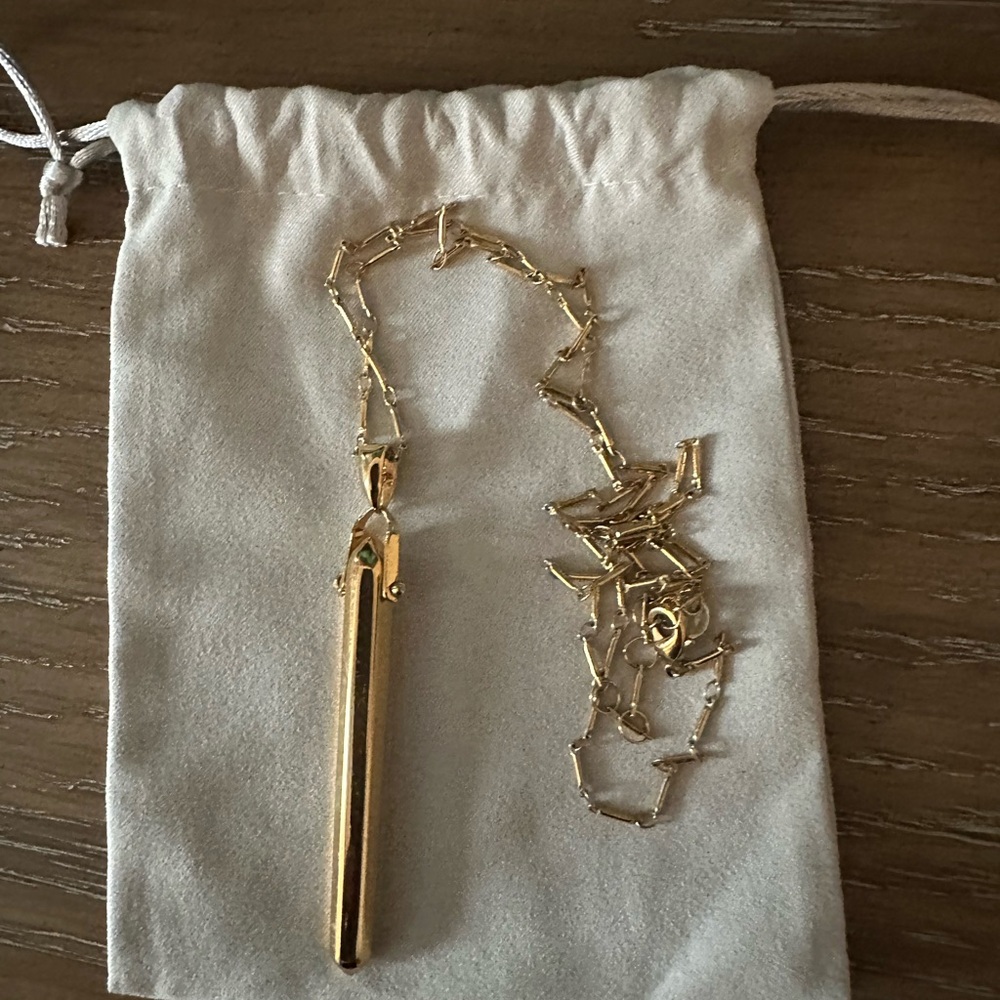Kendra Scott Elegant Gold Pendant Necklace